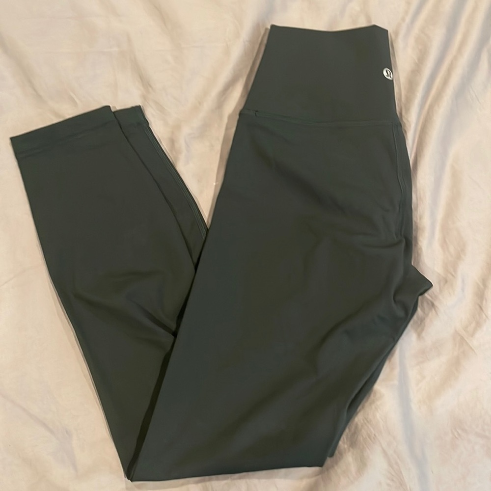 Lululemon 25” Wunder Unders Size 6 - dark green NWT